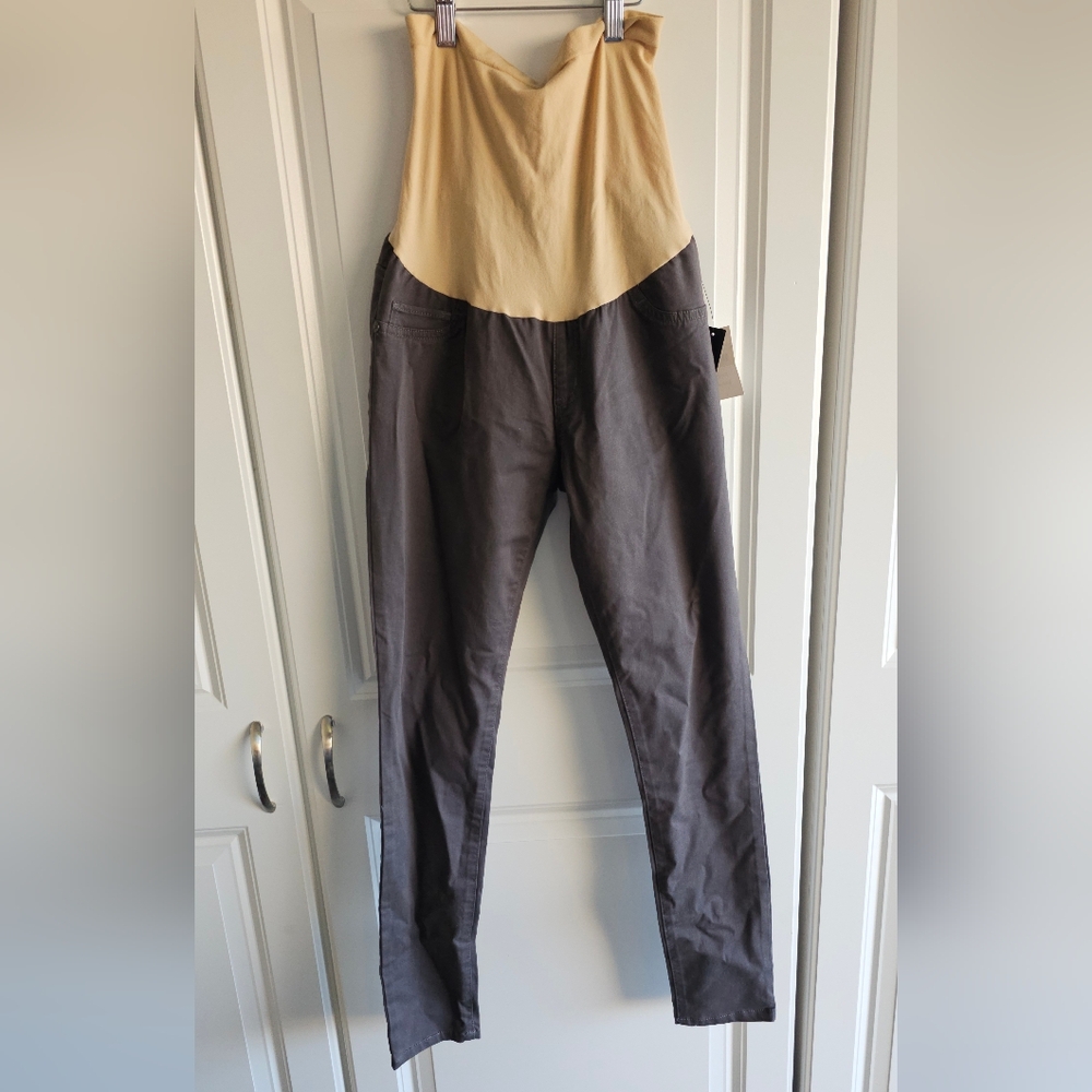 NWT LED Luxe Essentials Denim Maternity Pants, Size M.